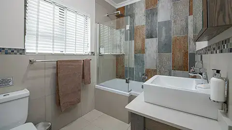 5_CMR_Double_Room_Bathroom